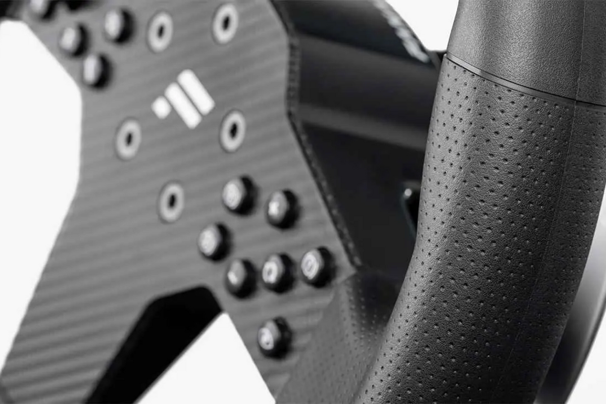 Fanatec CSL Steering Wheel P1 V2 + QR2 Lite