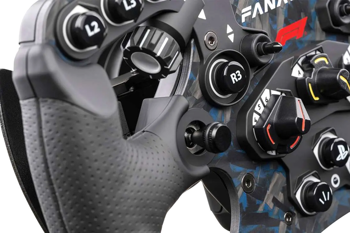 Fanatec ClubSport Racing Wheel F1® with DD+ Wheelbase (15 NM) Bundle