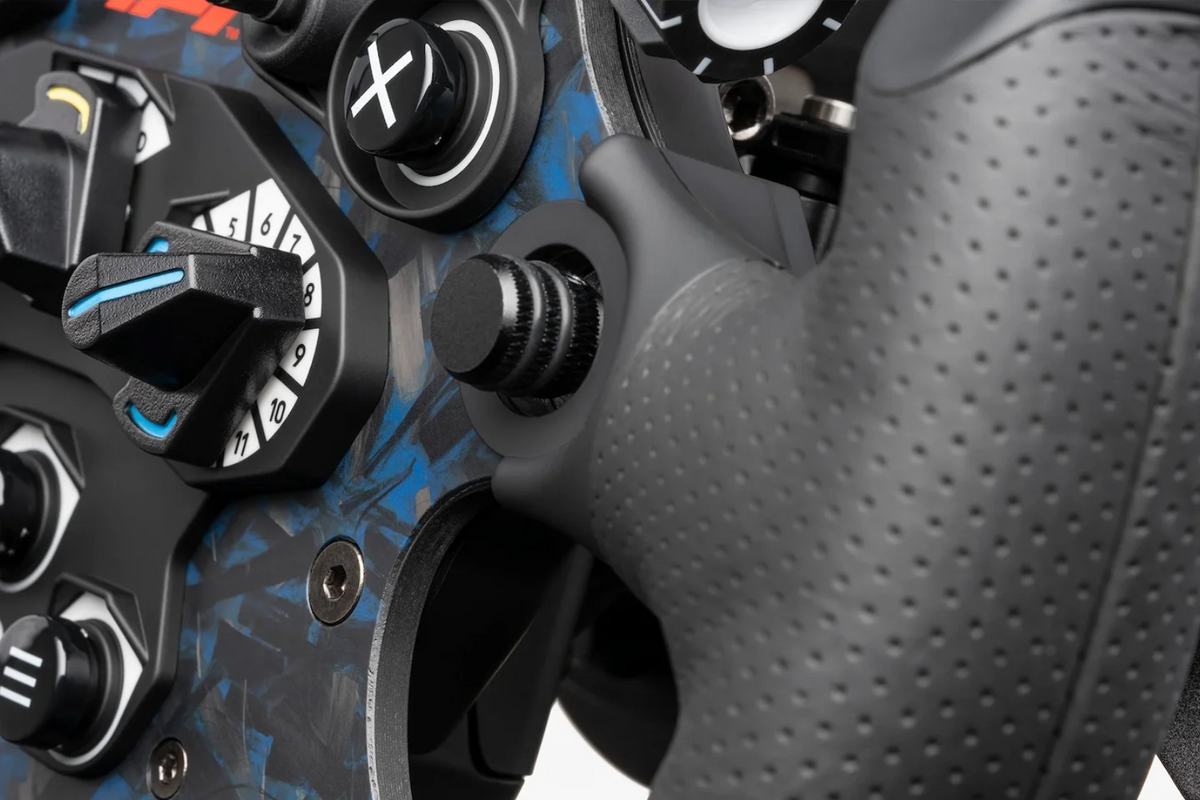Fanatec ClubSport Racing Wheel F1® with DD+ Wheelbase (15 NM) Bundle